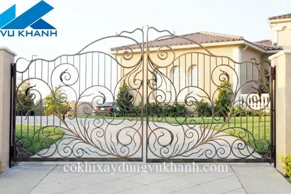 Cửa Cổng Sắt Kỹ Nghệ Uốn Lượn