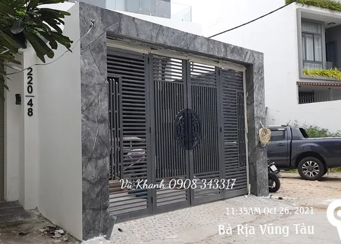 Cổng Sắt Tự Động Màu Xám
