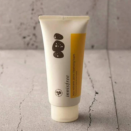 Sữa Rửa Mặt Tẩy Da Chết Tro Núi Lửa Innisfree Jeju Volcanic Pore Scrub Foam
